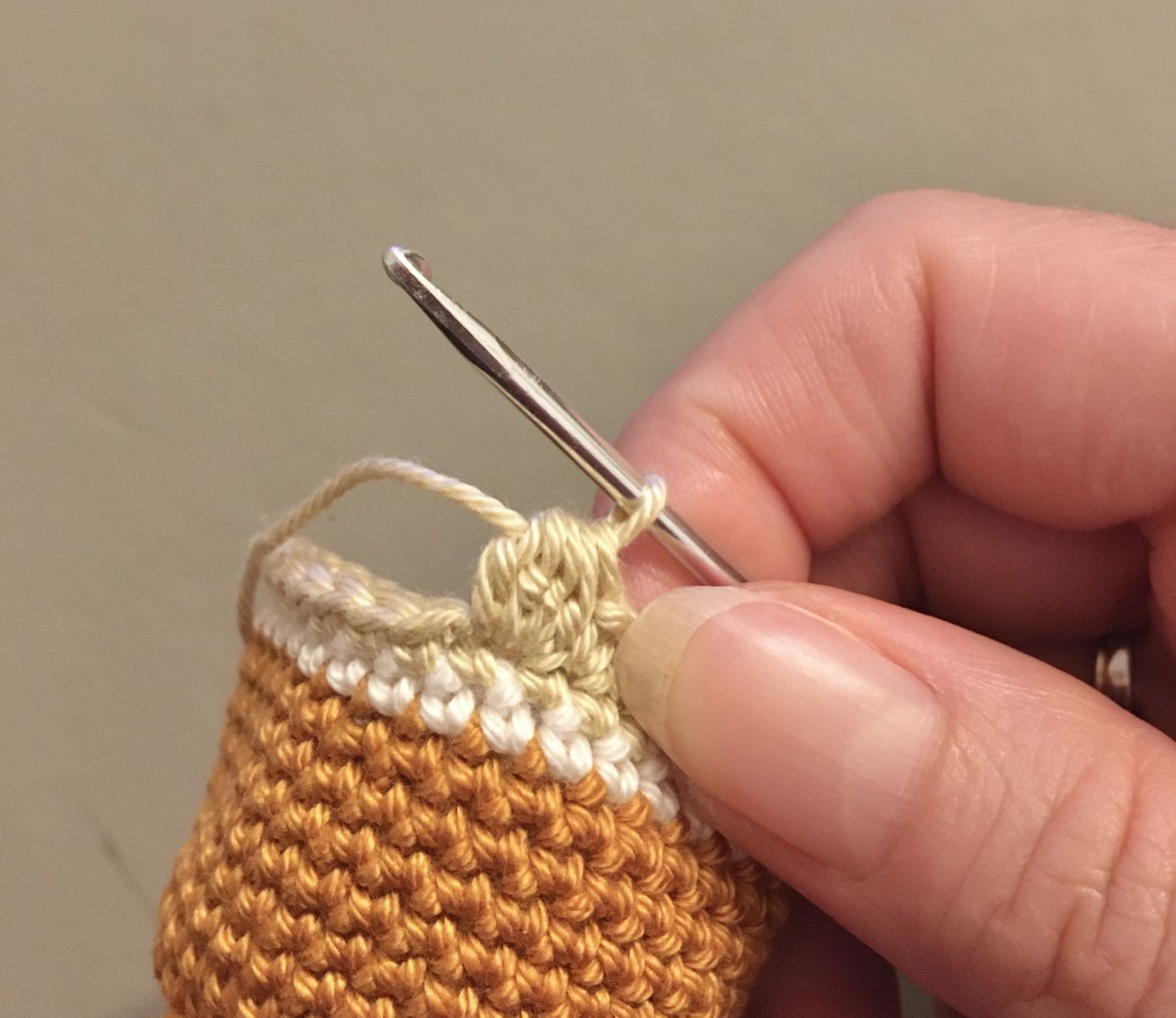 Blog-Inhaltsbild für 'Kostenlose Häkelanleitung Motte Milly'